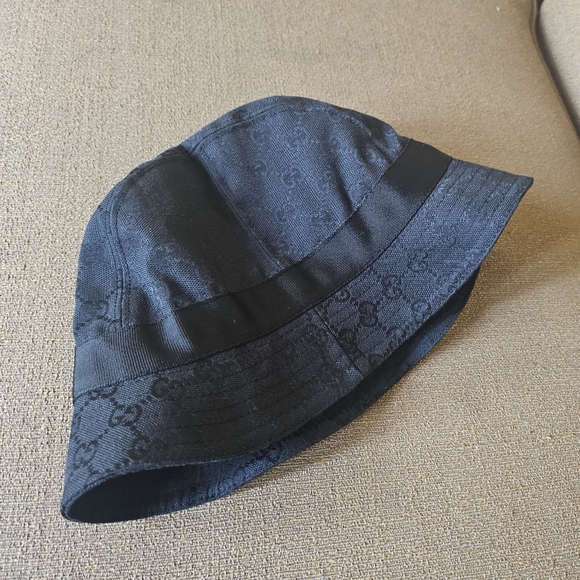 GUCCI GG Monogram Bucket Hat M Black UNISEX - Picture 3 of 9